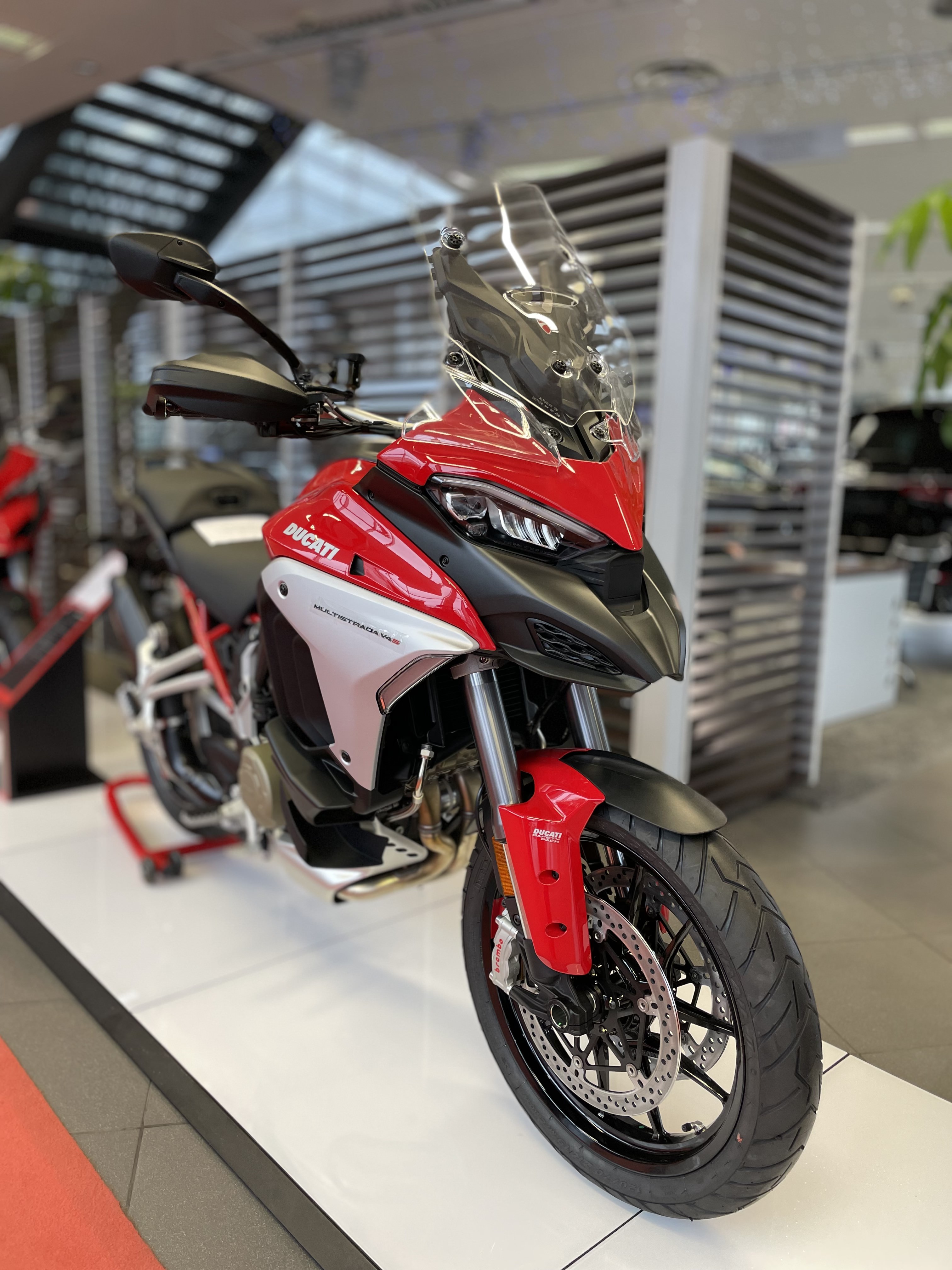 Аренда мотоцикла Ducati Multistrada V4 S