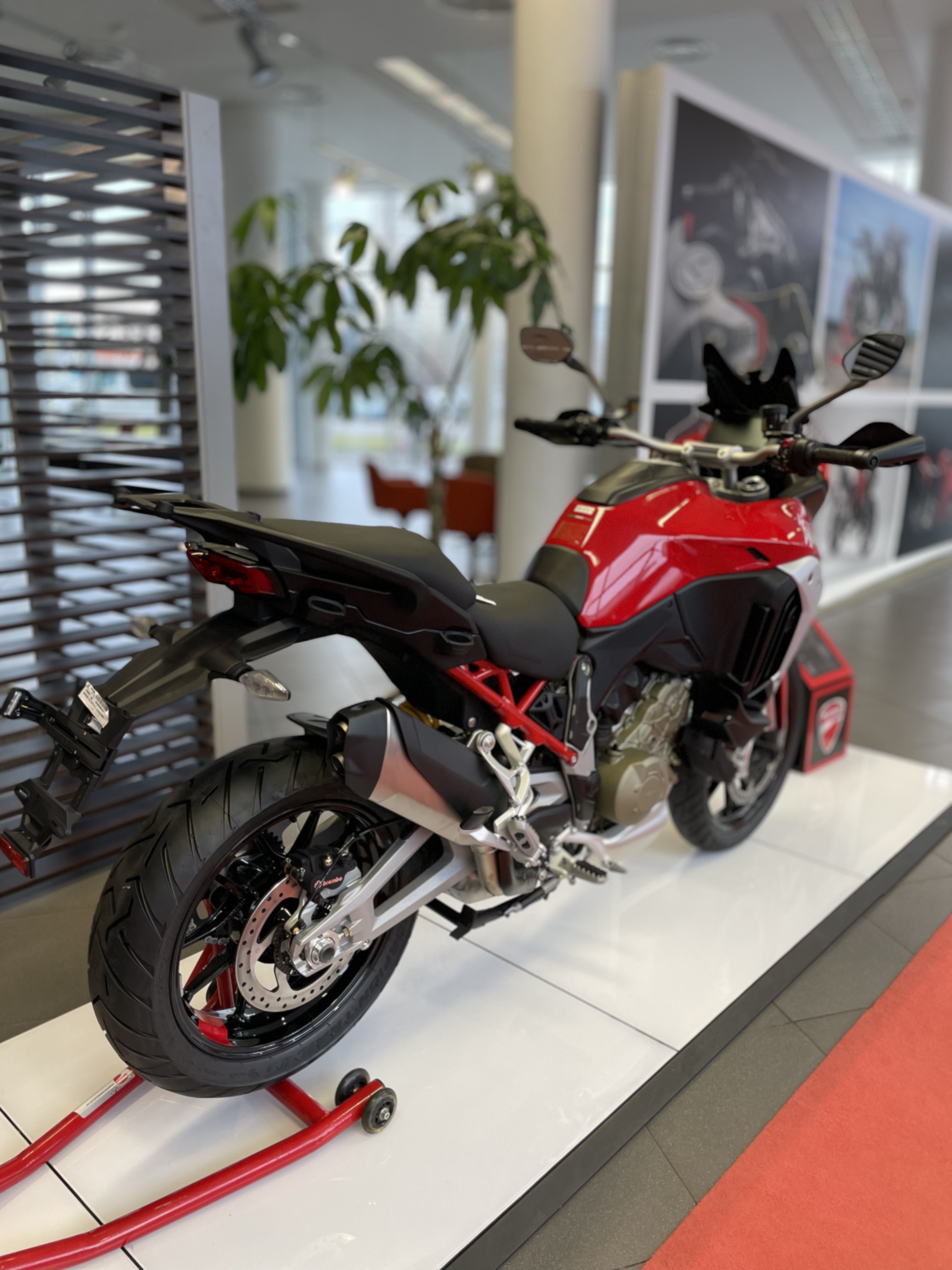 Аренда мотоцикла Ducati Multistrada V4 S