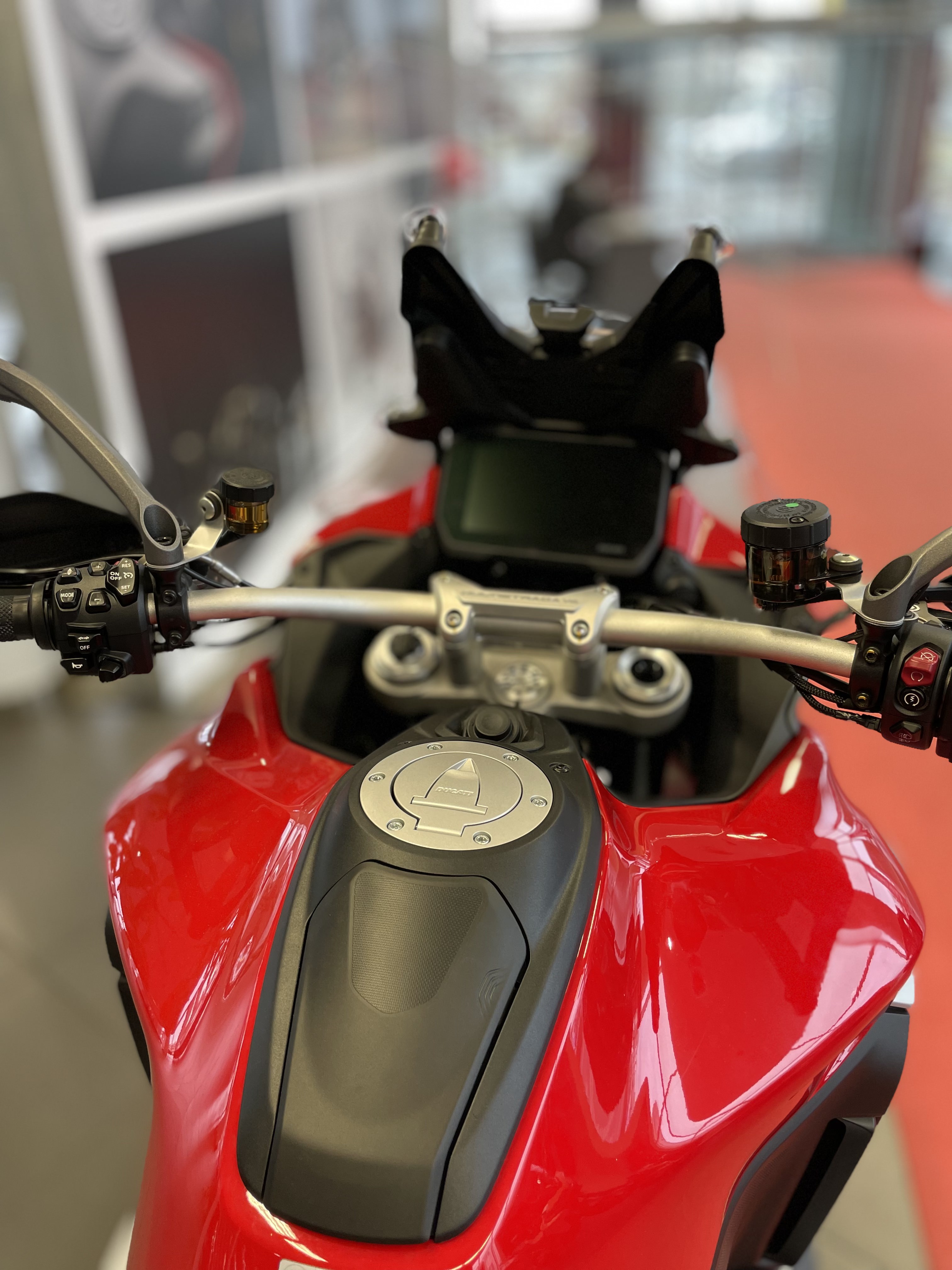 Аренда мотоцикла Ducati Multistrada V4 S