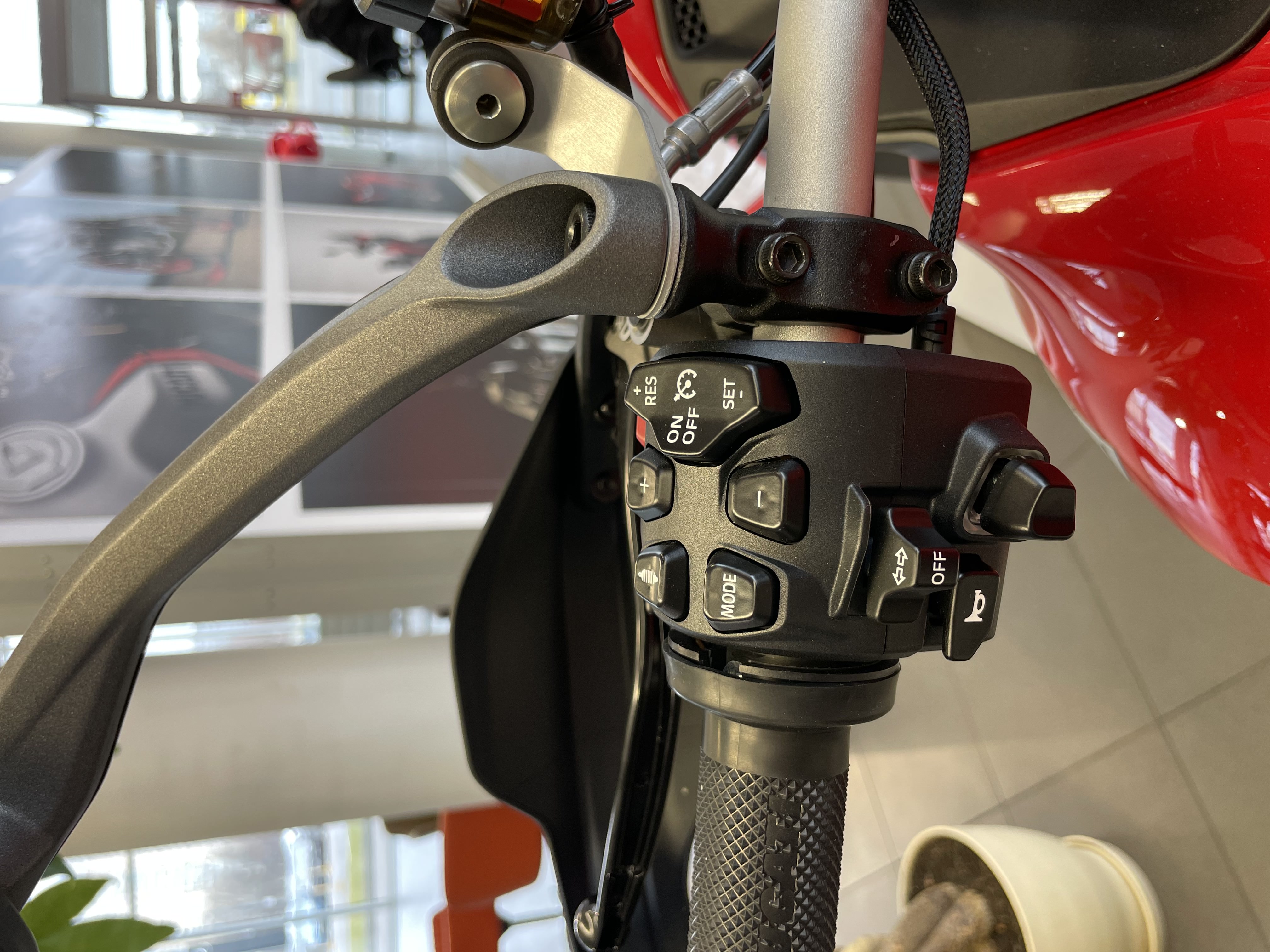 Аренда мотоцикла Ducati Multistrada V4 S