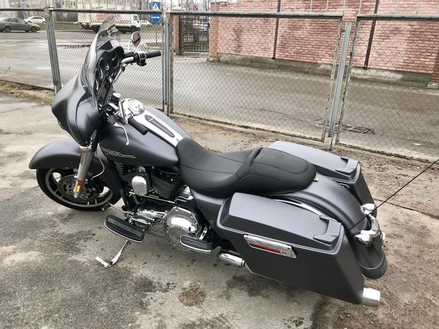 Оренда мотоцикла Harley Davidson Street Glide