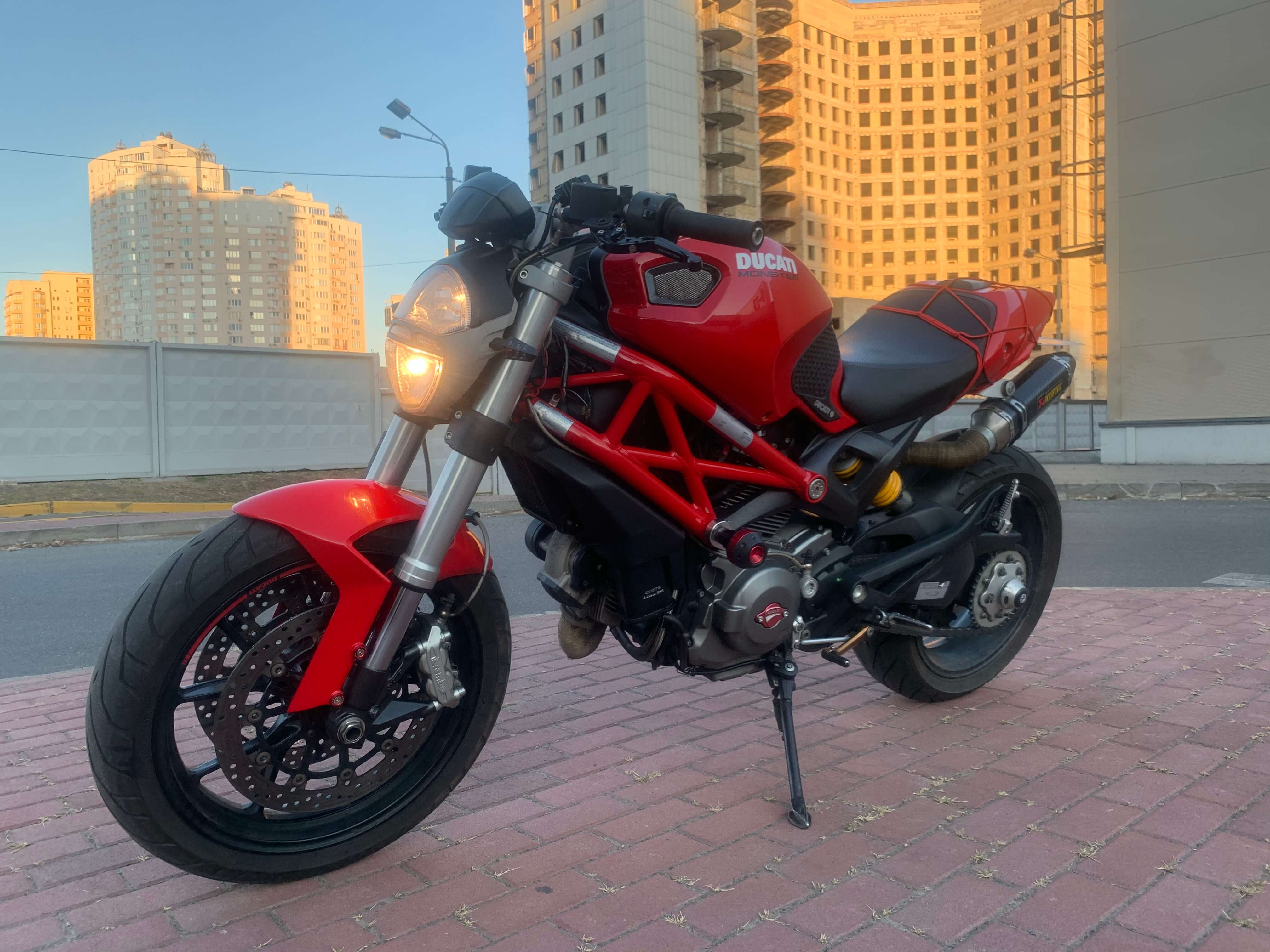 Аренда мотоцикла Ducati Monster 796