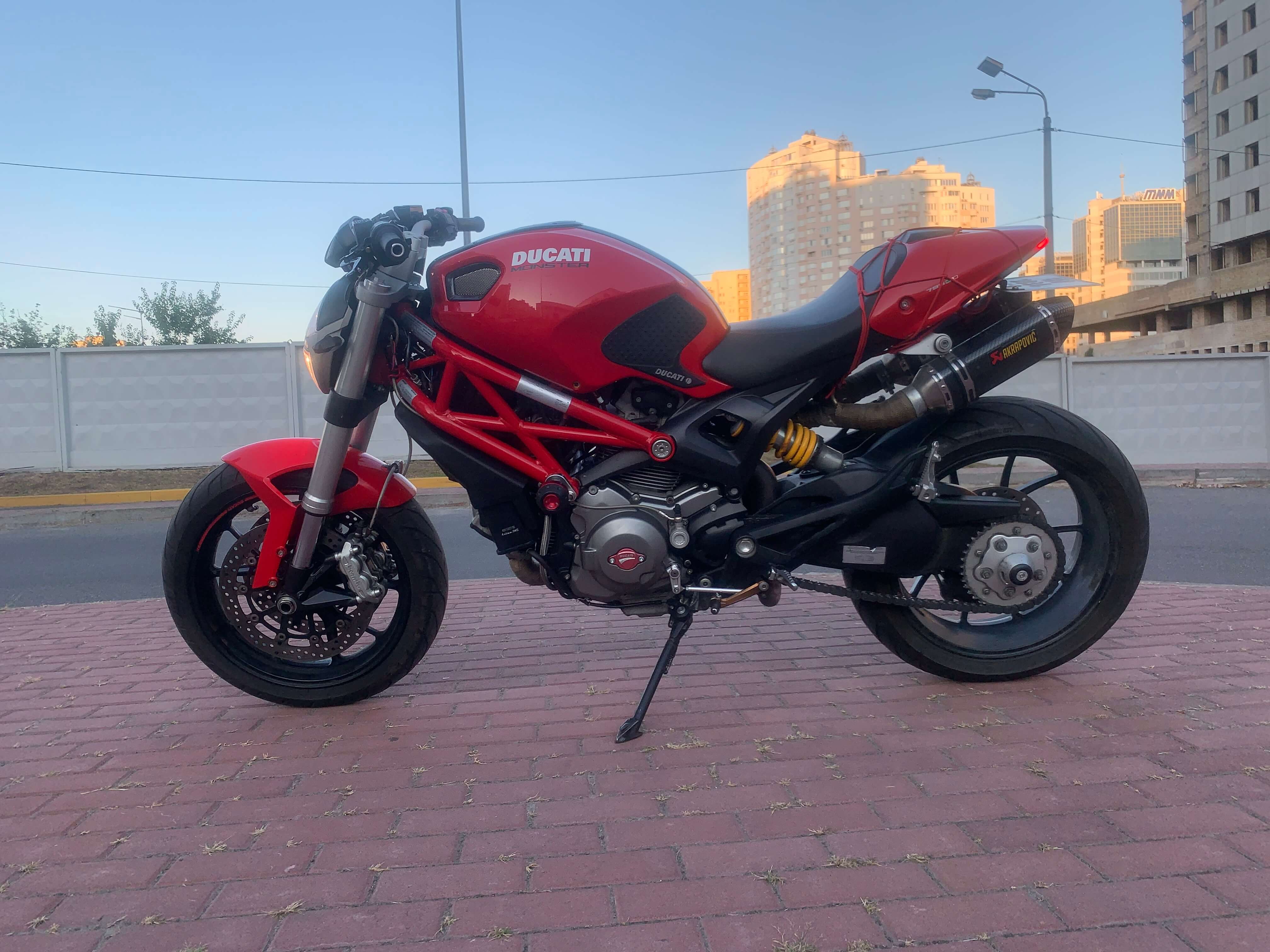 Аренда мотоцикла Ducati Monster 796