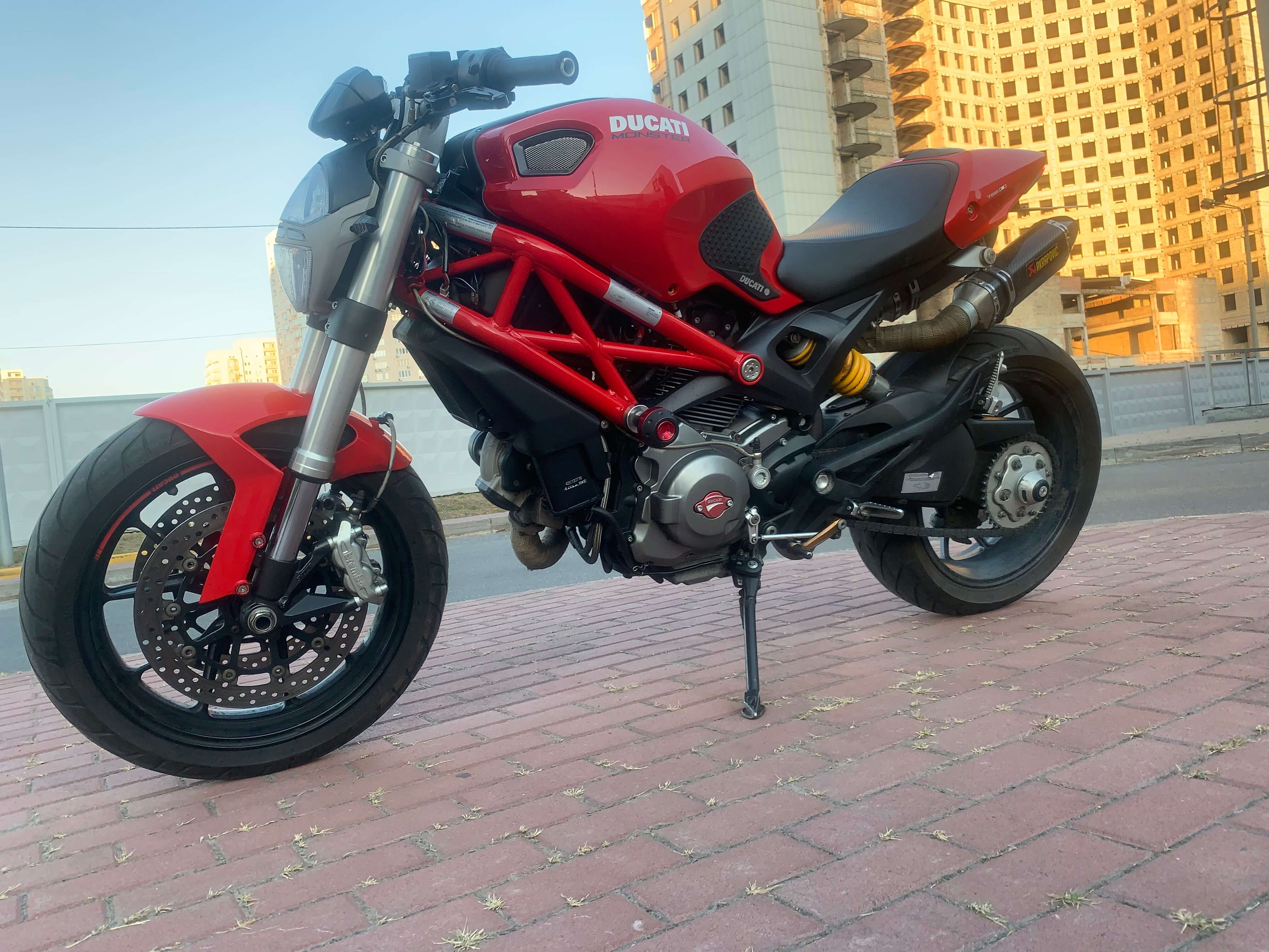 Аренда мотоцикла Ducati Monster 796