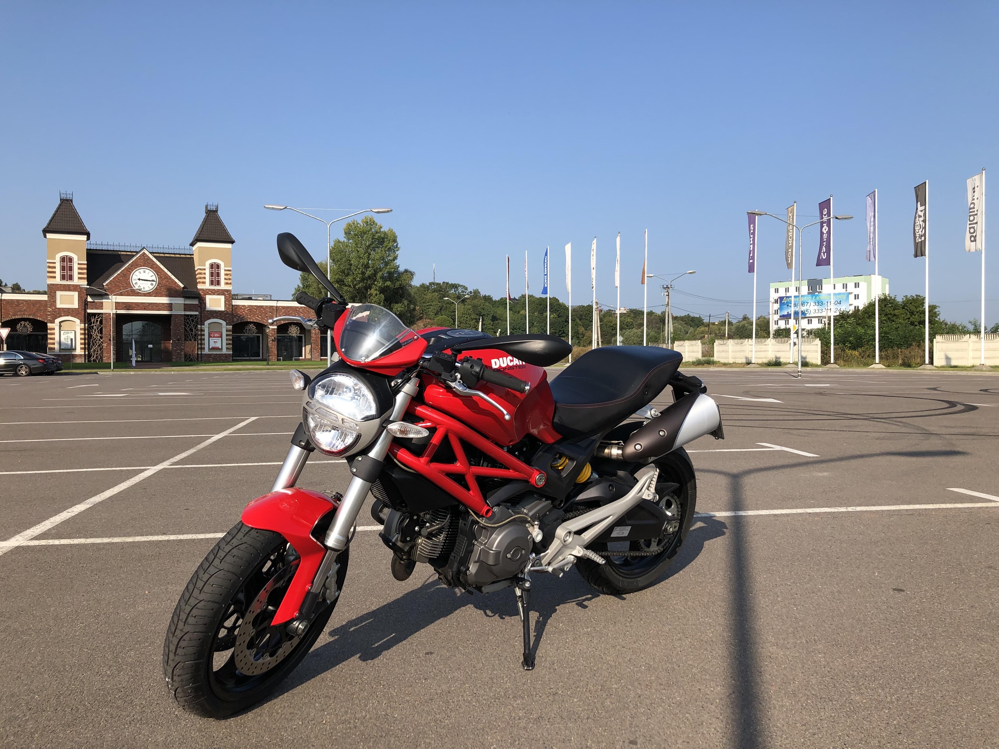Оренда мотоцикла Ducati Monster 696