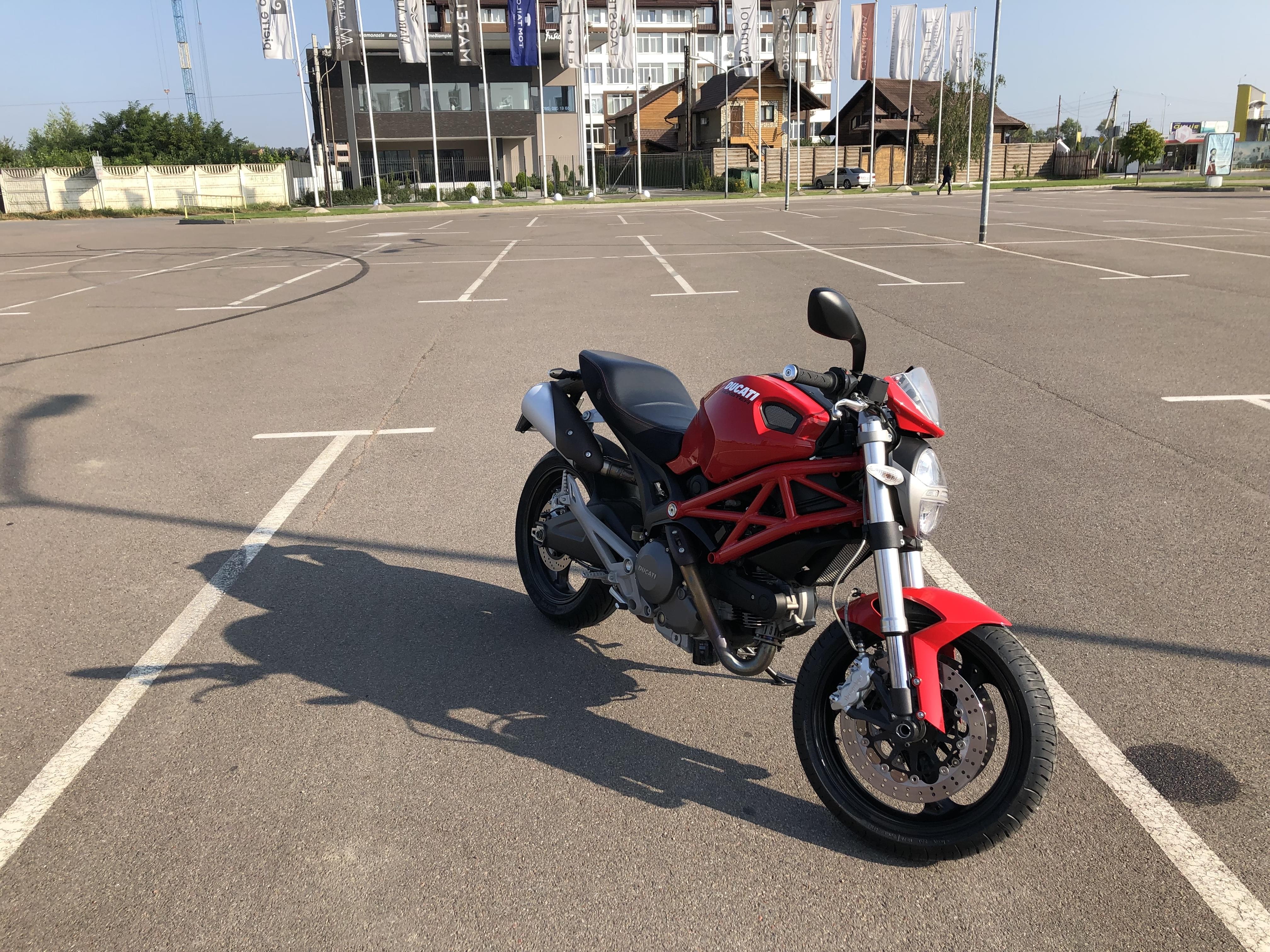 Оренда мотоцикла Ducati Monster 696